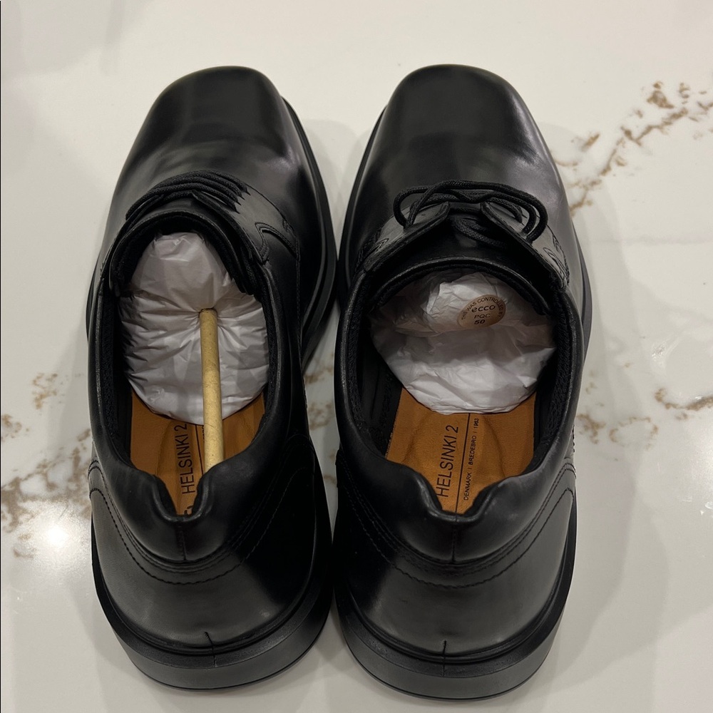 Ecco Men's Black Leather Oxfords - Picture 3 of 5